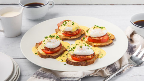 Keto Eggs Benedict Recipe
