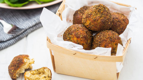 Keto Air-Fryer Garlic Cheese Rolls Recipe